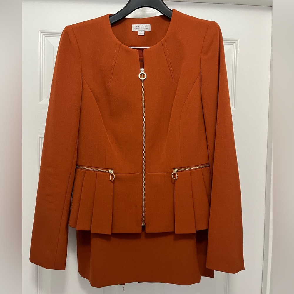 Beautiful Tahari Peplum Skirt Suit, Size 4.